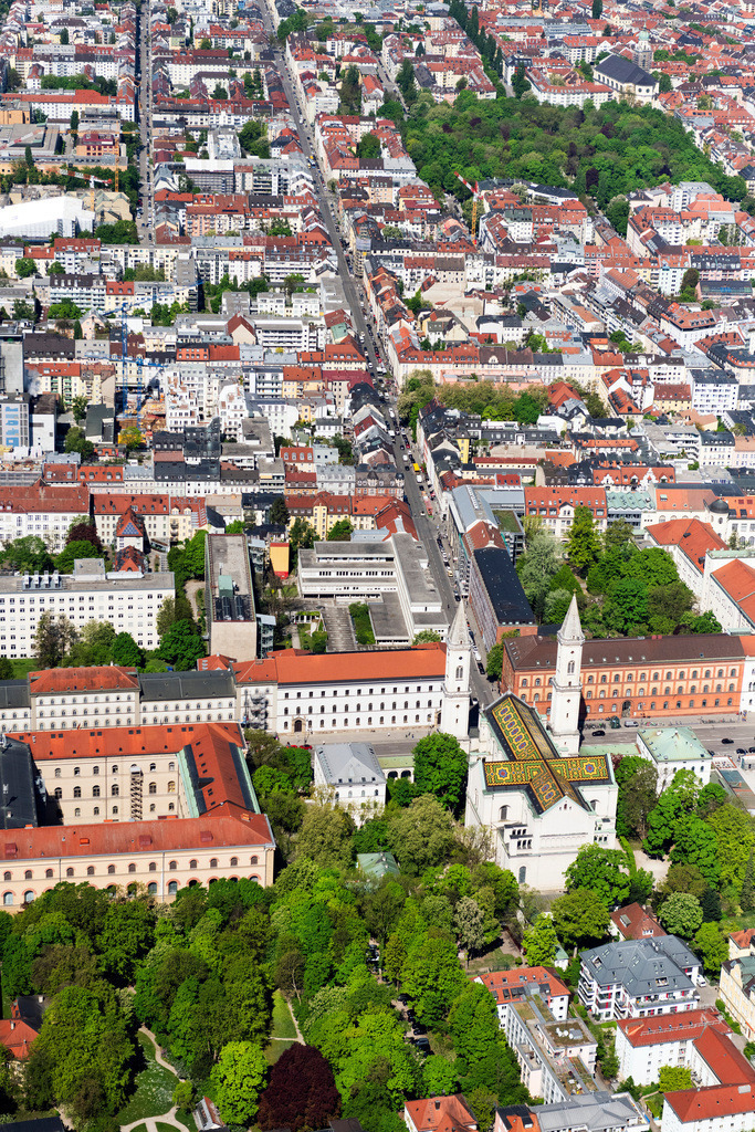 dr__0063480.jpg | MüNCHEN 29.04.2025 Kirchengebäude St. Ludwig an der Ludwigstraße im Altstadt- Zentrum der Innenstadt im Ortsteil Maxvorstadt in München im Bundesland Bayern, Deutschland. // Church building in St. Ludwig on Ludwigstrasse Old Town- center of downtown in the district Maxvorstadt in Munich in the state Bavaria, Germany. Foto: Daniel Reiter