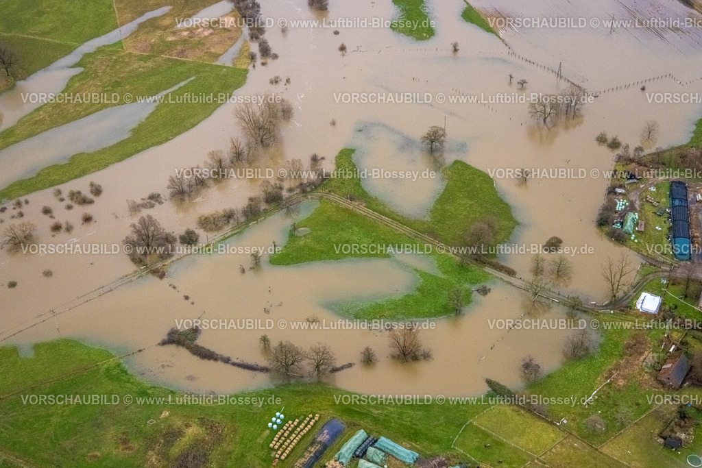 Huenxe231204049 | Luftbild vom Hochwasser der Lippe, Weihnachtshochwasser 2023, Fluss Lippe tritt nach starken Regenfällen über die Ufer, Überschwemmungsgebiet Pliesterbergsche Sohlen
Landschaftsschutzgebiet, Fluss Lippemäander, Bucholtwelmen, Hünxe, Ruhrgebiet, Nordrhein-Westfalen, Deutschland
