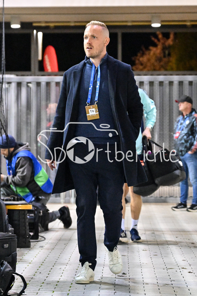 FC Bayern München Frauen - Arsenal London Frauen | im Bild Jonas EIDEVALL Trainer Arsenal London Frauen / enttaeuscht nach der Partie in Muenchen / Freisteller / Einezlfoto / UEFA Womens Champions League: FC Bayern München Frauen - Arsenal London Frauen, FC Bayern Campus am 09.10.2024