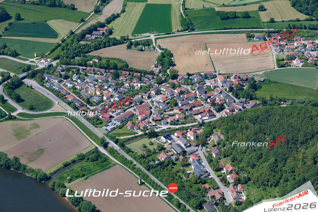 Die Luftaufnahme Sulzbach-an-der-Donau - Donaustauf wurde 2021 mittels Flugzeug (keine Drohne) erstellt. Hohe Auflösung -für große Poster und Wandbilder geeignet!