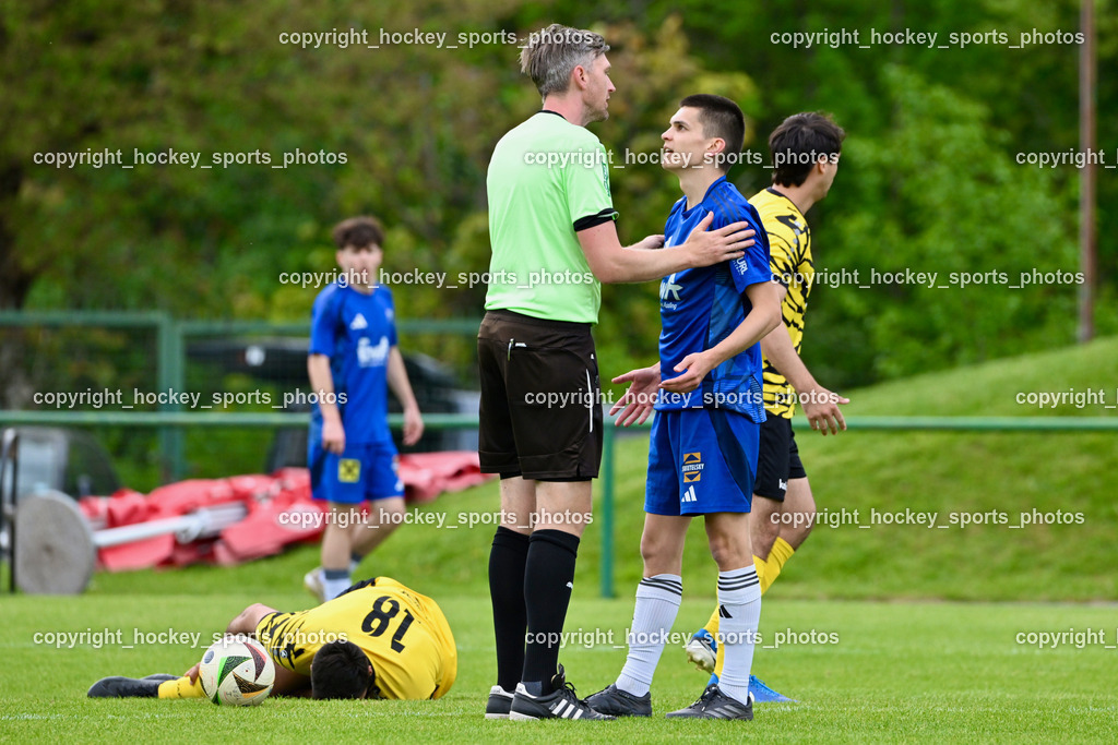 FC Faakersee vs. URC Thal Assling | #18 Andreas Unterguggenberger FC Faakersee, Martin Begusch Referee, #19 David Bürgler URC Thal Assling, FC Faakersee vs. URC Thal Assling, FC Faakersee vs. URC Thal Assling am 04.05.2025 in Finkenstein (Sportplatz Finkenstein), Austria, (Photo by Bernd Stefan)
