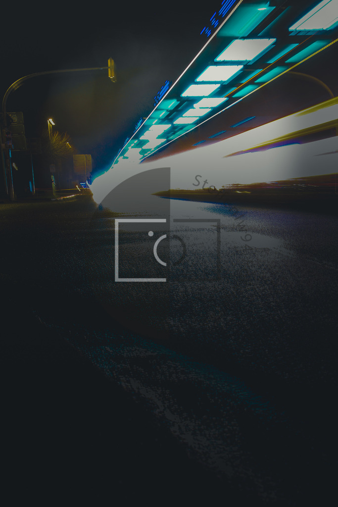 Wandbild Light Trail RTW | Ich bin Fotograf und auf meiner Webseite hast du die Möglichkeit meine fotografie als Wandbilder druckfertig für dein Zuhause zu bestellten. - Realisiert mit Pictrs.com