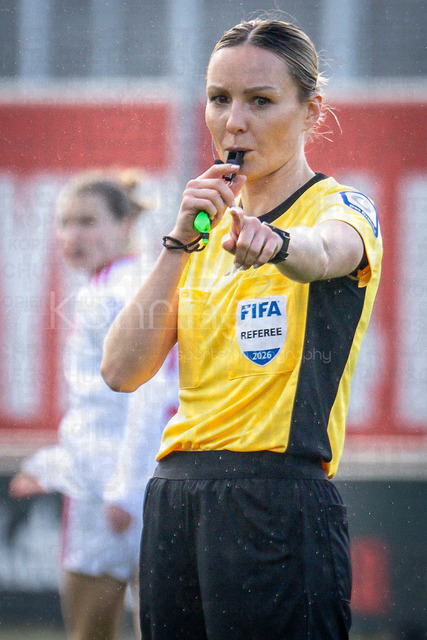 Frauen Fußball-Bundesliga; Bayer 04 Leverkusen - 1. FC Nürnberg, 31.01.2026 | Fabienne Michel (Gau-Odernheim); Bayer 04 Leverkusen - 1. FC Nürnberg an Spieltag 16 der Google Pixel Frauen-Bundesliga am 31.01.2026 im Ulrich-Haberland-Stadion in Leverkusen (Nordrhein-Westfalen). DFL REGULATIONS PROHIBIT ANY USE OF PHOTOGRAPHS AS IMAGE SEQUENCES AND/OR QUASI-VIDEO.