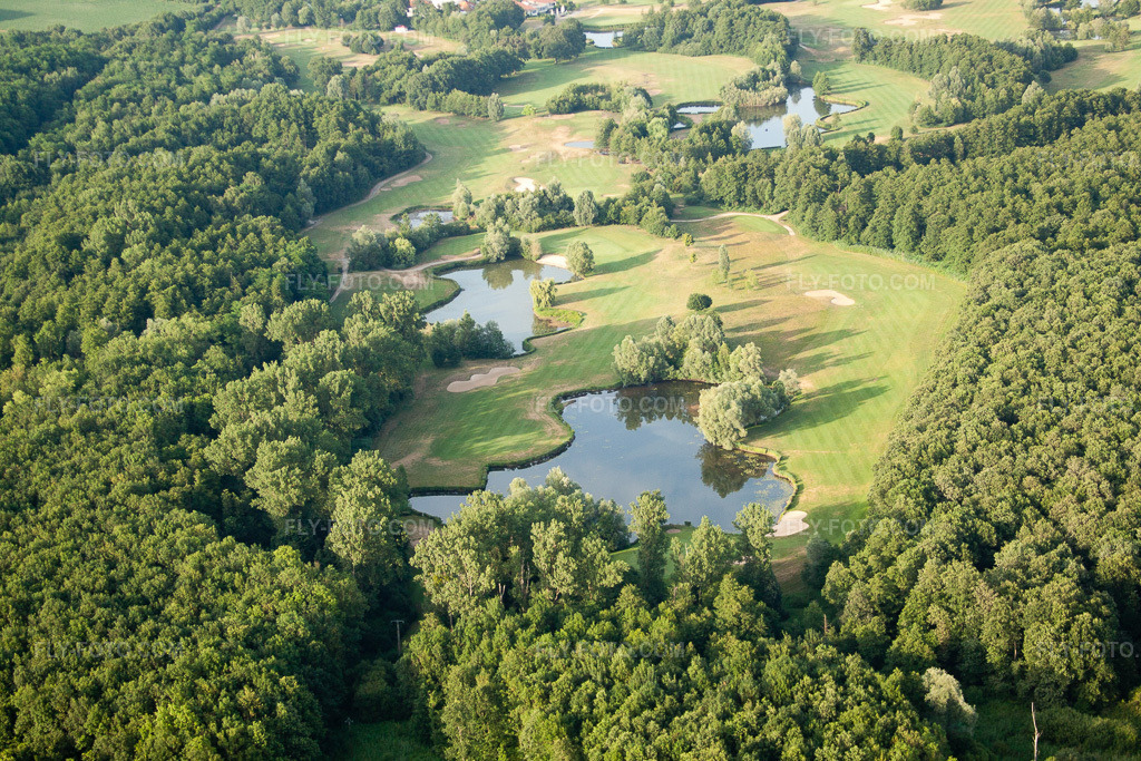 Aerial view: Soufflenheim, Soufflenheim Golf Club, Baden-Baden in Schirrhein in the state Bas-Rhin, France. – Photo: IMG_30471.jpg taken on 07/09/2010 by Werner Riehm/FLY-FOTO.com – Resolution of the original: 4752 x 3168 px