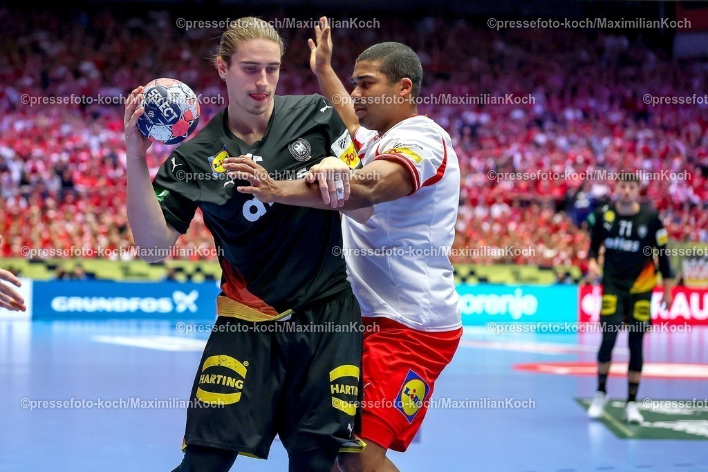 EHF26012603031 | 26.01.2026, Handball, Men's EHF EURO 2026, Deutschland - Dänemark, Jyske Bank Boxen in Herning, Dänemark, Main Round:  Juri Knorr (Germany #15) im Zweikampf gegen   Mads Mensah Larsen (Denmark #22) 