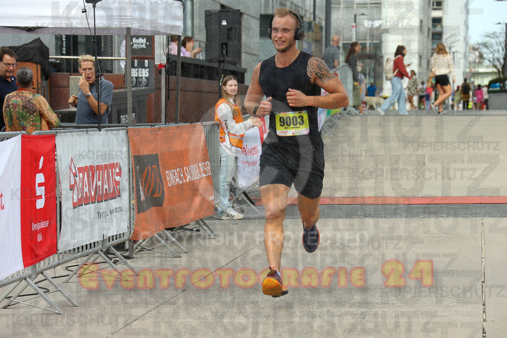250920_1318_EX1_3993 | Sportfotografie im Rhein-Sieg Kreis, Köln, Bonn, NRW, Rheinland Pfalz, Hessen, etc. Unser Tätigkeitsfeld umfasst den Laufsport vom Volkslauf über den Marathon, Duathlon, Triathon bis zum Ultralauf wie Kölnpfad Ultra oder Schindertrail.