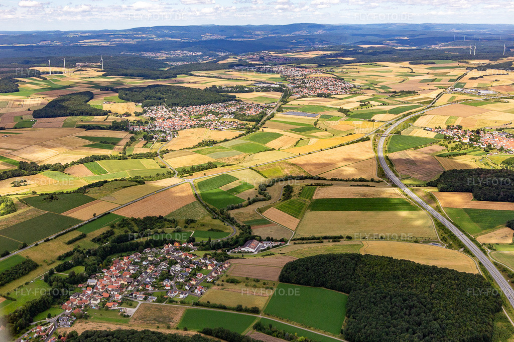 Luftbild: Verlauf der A71 zwischen Pfersdorg und Ebenhausen im Ortsteil Hain in Poppenhausen im Bundesland Bayern in Deutschland. Foto: IMG_141958.jpg vom 07.07.2024 durch Werner Riehm/FLY-FOTO.de