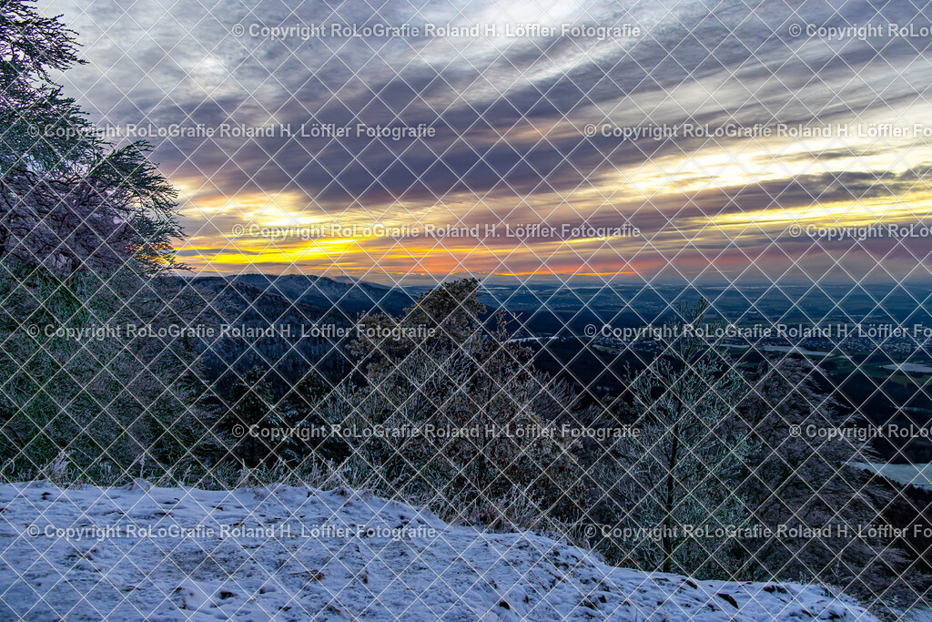 20241224_Burg-Hohenzollern-vom-Zellerhorn-4_1_1 | Wandfotos und Wandbilder für Büro, Kanzlei, Praxis und Unternehmen in höchster Qualität. Verfügbar als Jahreskalender, Holzdruck, Leinwand, Forex-Fotodruck, Alu-Dibond, Acrylglas, Akustikbilder. - Realisiert mit Pictrs.com
