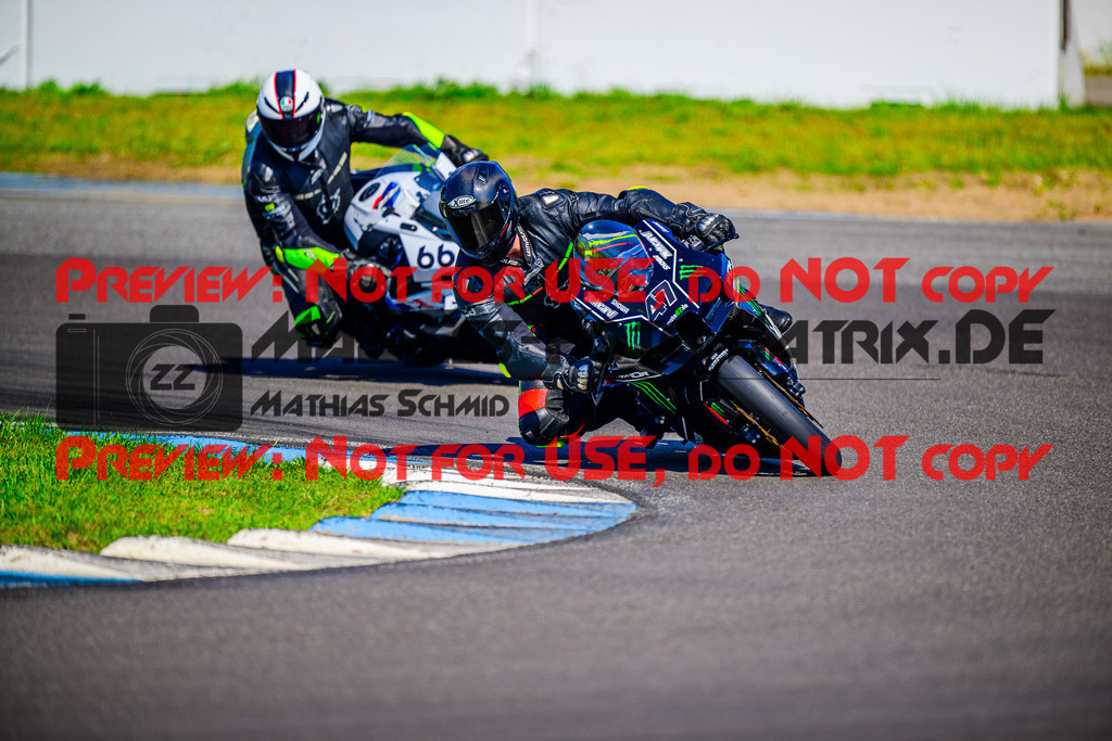 MaZZes_FotoMatrix_240520_6021986_7387 | WEISS