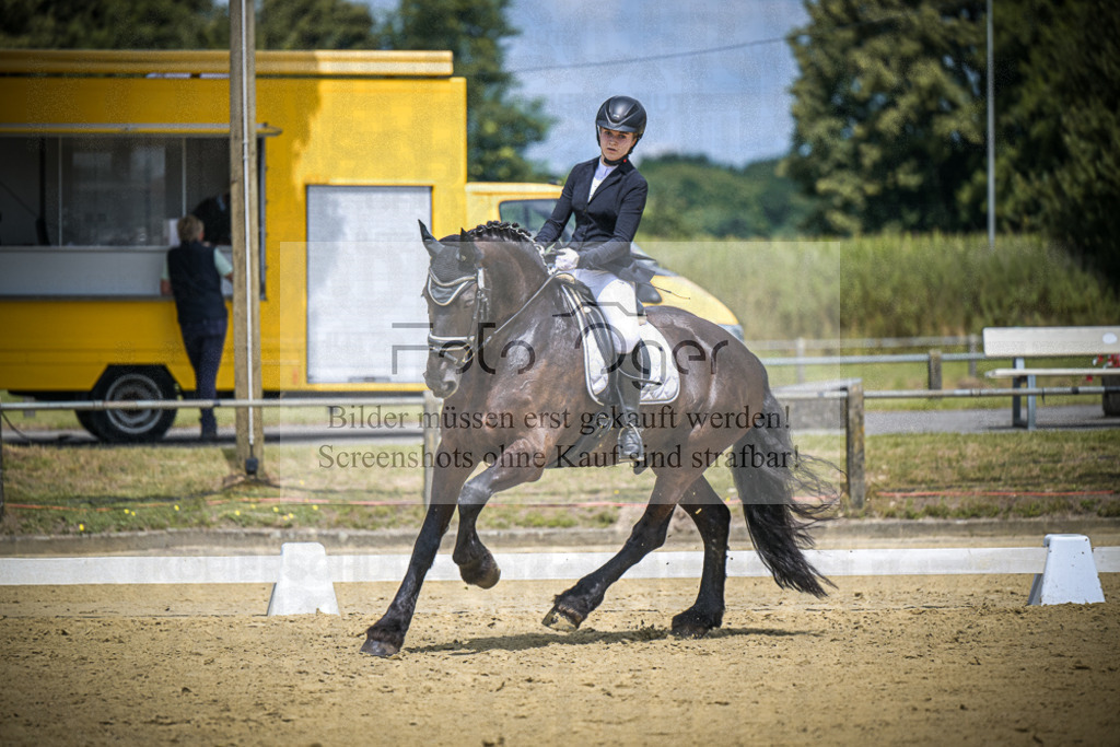 DOS_1779 | Entdecke hochwertige Reitturnierfotos von Foto Oger. Professionell, emotional und authentisch – jetzt Lieblingsmomente im Shop bestellen.Deutschlandweite Turnierfotografie. - Realisiert mit Pictrs.com