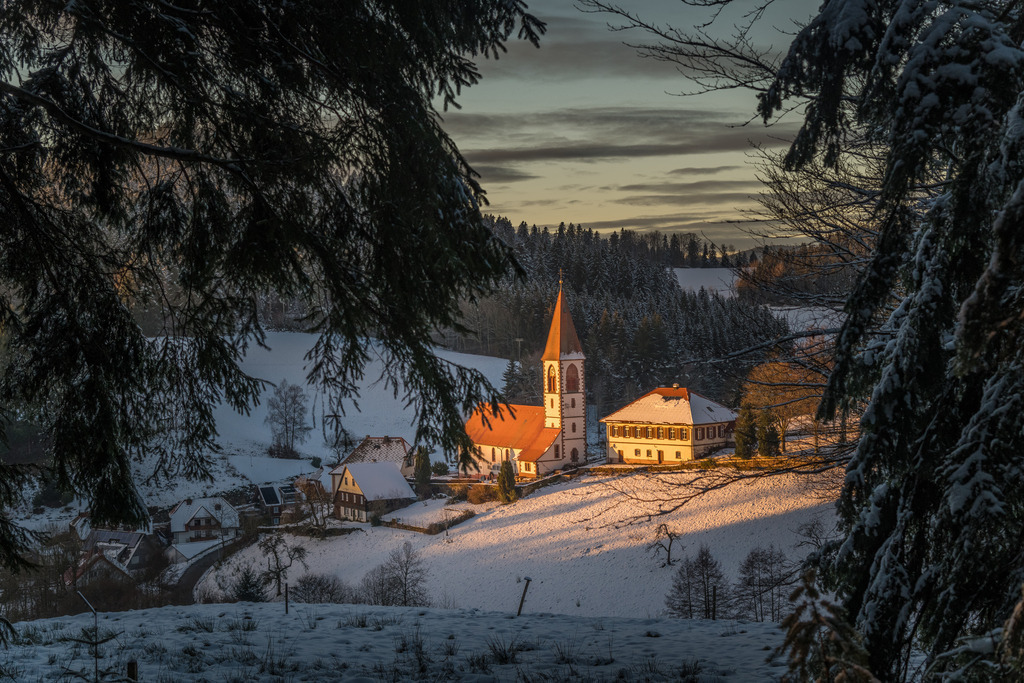 Kirche in Sankt Roman | Winterliche Ansicht der St. Romaner Kirche - Realisiert mit Pictrs.com