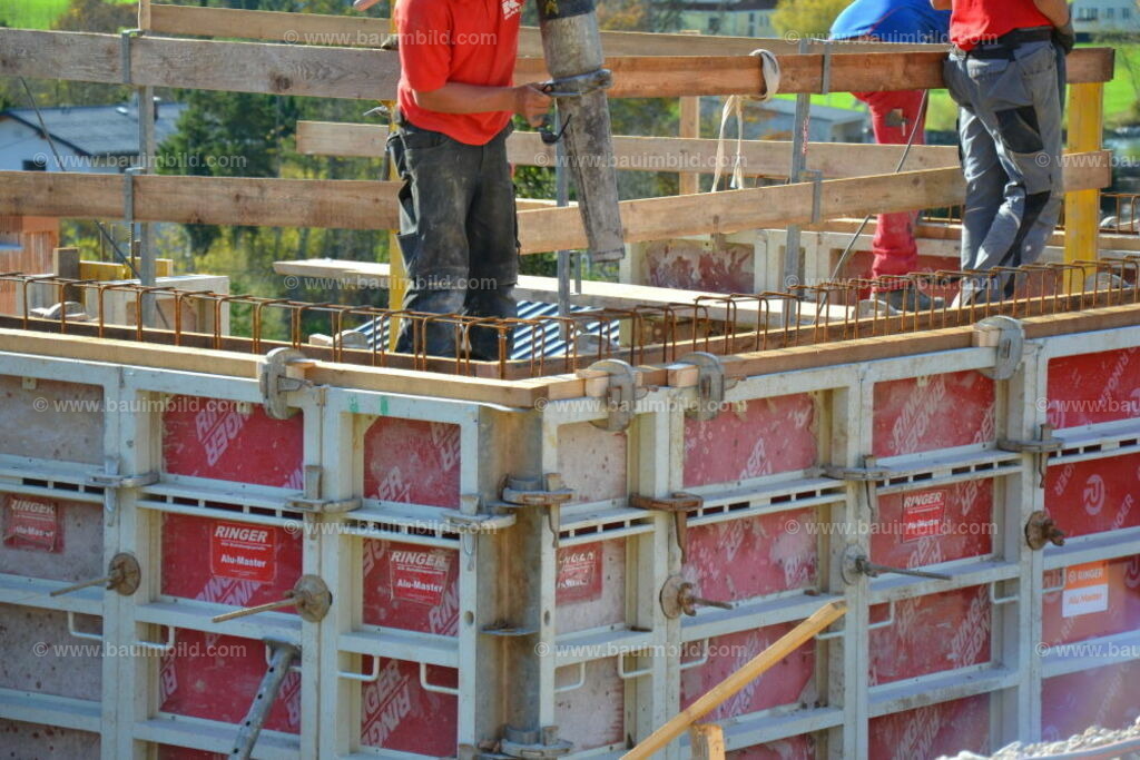 bib-lg04-betonarbeiten-0654 | Nach LV-Leistungsgruppen sortierte Detailfotos über den Bau eines Hauses. Alle Hausbau-Bilder direkt vom Urheber und Autor der Website Haus-Selber-Bauen.com