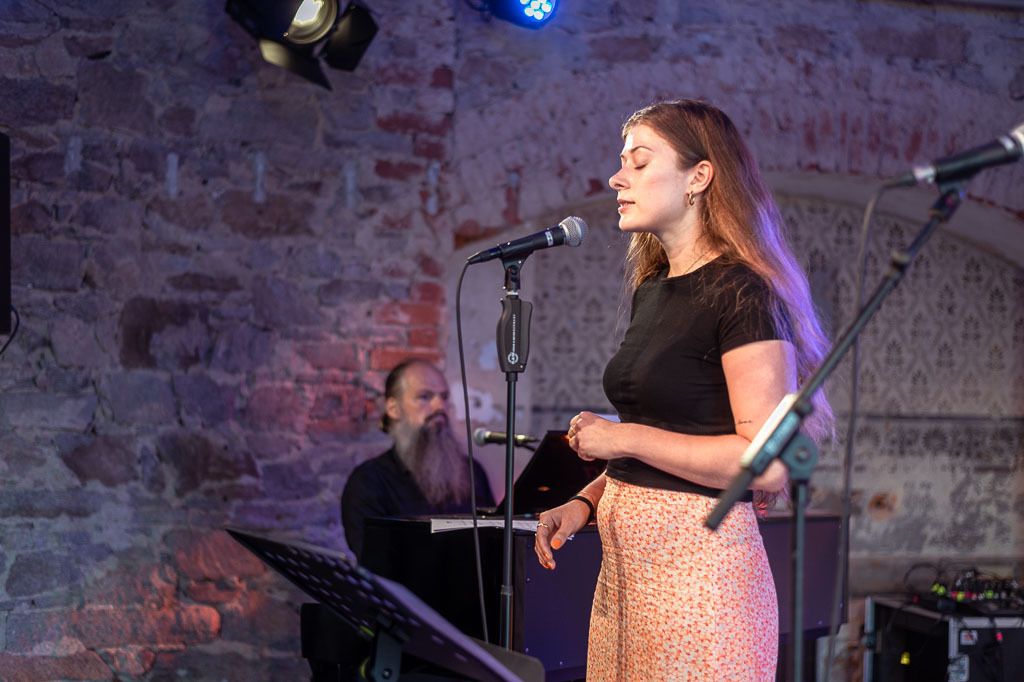 Karaoke mit Liveband | Karaoke mit Forster Family im Forte Belvedere Leisnig zum Festival Hallo Leisnig 2022. - Realisiert mit Pictrs.com