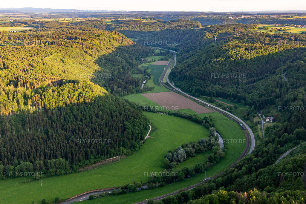 Luftbild: Neckartal in Sulz am Neckar im Bundesland Baden-Württemberg in Deutschland. Foto: IMG_114861.jpg vom 31.05.2019 durch Werner Riehm/FLY-FOTO.de