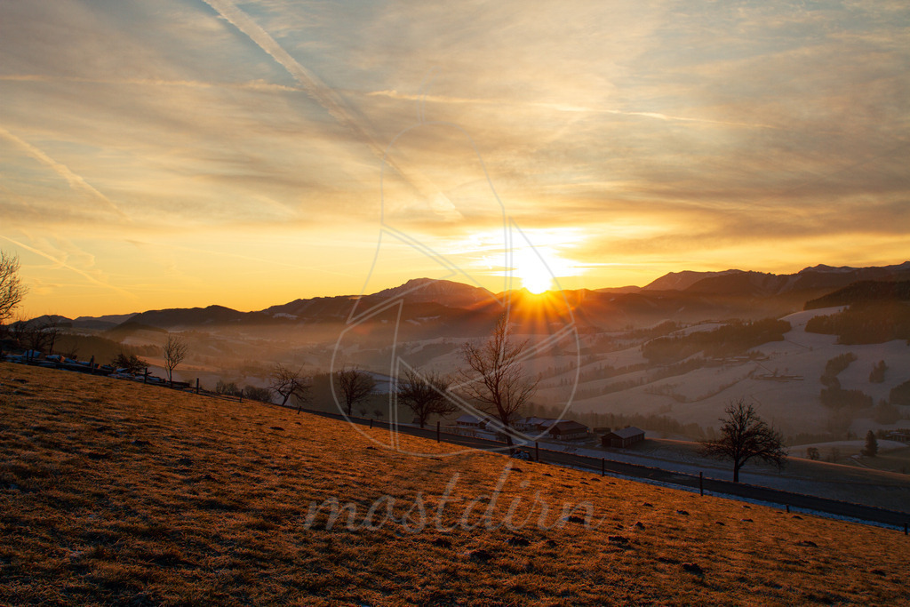 Sonnenaufgang mit Blick zum Ötscher | Ihre Fotografin im Lungau, ihre Fotografin im Mostviertel, Wandbilder Onlineshop, Imagefotos für Ihr Unternehmen,  - Realisiert mit Pictrs.com