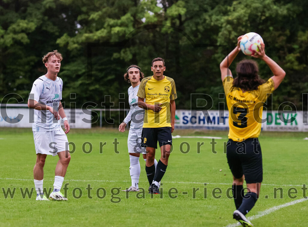 2023-08-09_090_FC_Moosinning_II_gegen_SpVgg_Altenerding | Moosinning, Deutschland, 09.08.2023:
Fußball, Kreisliga 2023 / 2024, 3. Spieltag, FC Moosinning II gegen SpVgg Altenerding, Endergebnis: 1:1

Marc Winkelmann (SpVgg Altenerding, #20), Lukas Bachmair (SpVgg Altenerding, #3), Maximilian Henneberger (FC Moosinning, #7), Fehmi Bagci (FC Moosinning, #3)

Foto: Christian Riedel / fotografie-riedel.net