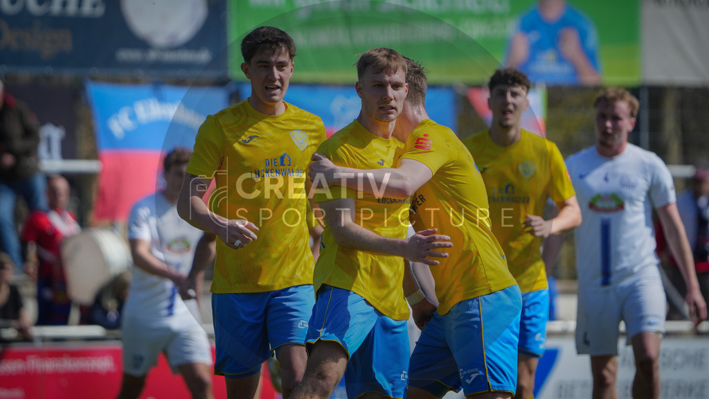 Fußball, Herren, Saison 2025/2026, Regionalliga Nordost, 29. Spieltag, FSV 63 Luckenwalde vs. FC Eilenburg, Samstag 11.04.2026, Werner-Seelenbinder-Stadion Luckenwalde, | Fußball, Herren, Saison 2025/2026, Regionalliga Nordost, 29. Spieltag, FSV 63 Luckenwalde vs. FC Eilenburg, Samstag 11.04.2026, Werner-Seelenbinder-Stadion Luckenwalde, Im Bild: Jubel beim FSV 63 Luckenwalde um Torschütze Fabio Schneider (m.) - Realisiert mit Pictrs.com