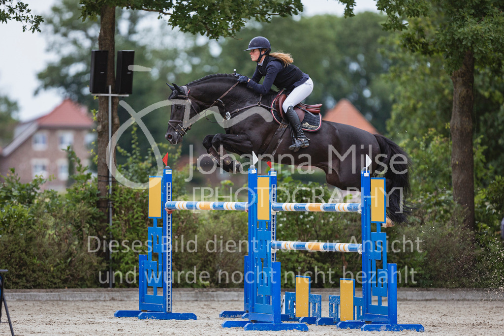 240614_Lemwerder_S1-Springen-558 | Deine schönsten Turniermomente als professionelle Fotos! Entdecke hochwertige Pferdesport-Fotografie im Online-Shop. Jetzt Fotos finden & bestellen!