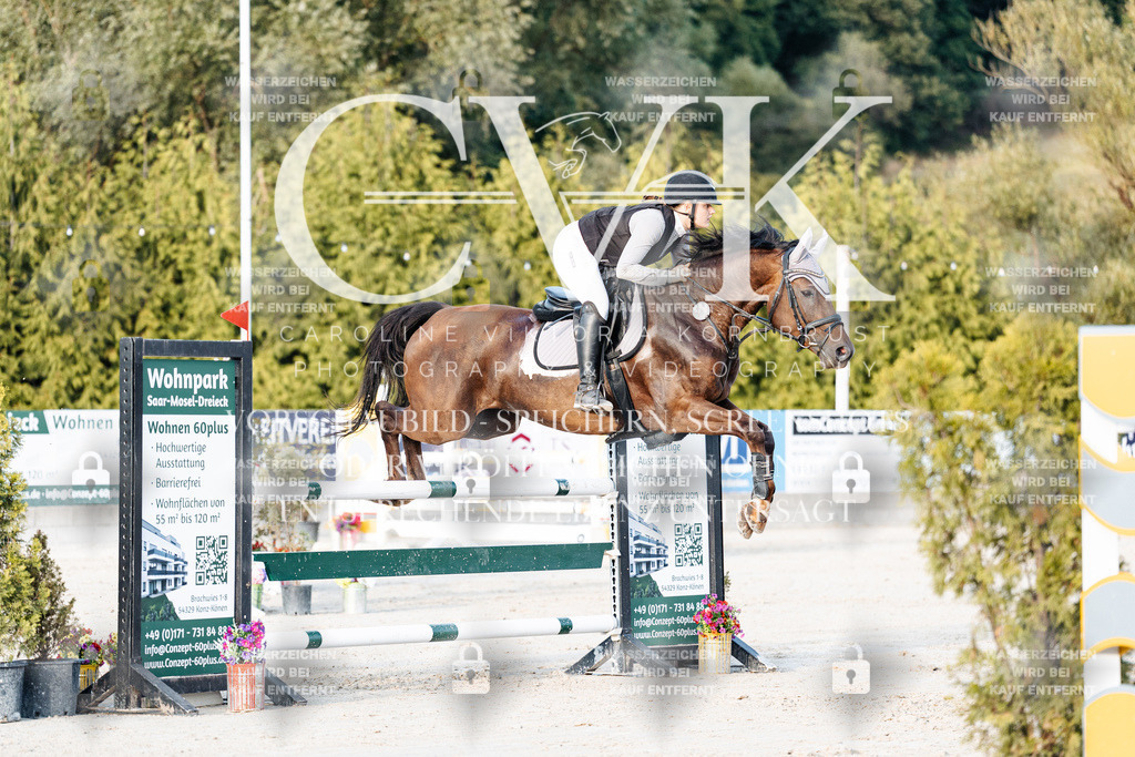 CK900848 | Turnierfotografie Pferdefotografie Trier Rheinland-Pfalz Pferdesport Reitsport Tierfotografie Sportfotografie Pferdevideo Pferdevideografie Equestrianvideography equestrianphotography  - Realisiert mit Pictrs.com
