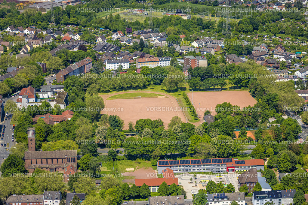 Gelsenkirchen230511602 | Luftbild, Sportplatz Plauener Straße des FC Glückauf Hüllen 1964, Schule an der Erzbahn, Kath. Kirche Herz Jesu Hüllen, Bulmke-Hüllen, Gelsenkirchen, Ruhrgebiet, Nordrhein-Westfalen, Deutschland