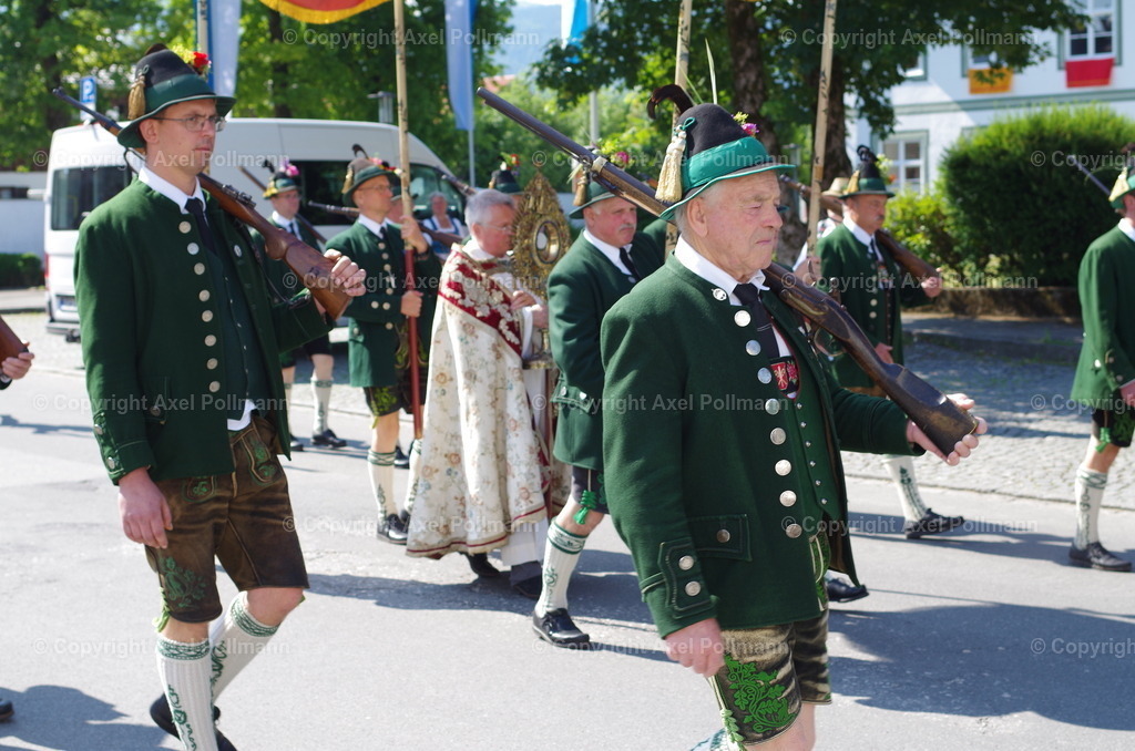 IMGP3887 | fotografiert von Axel PollmannLeonhardi Wallfahrt Benediktbeuern und Murnau, Fronleichnam, Fasching, Landschaft im Loisachtal und Benediktbeuern  - Realisiert mit Pictrs.com