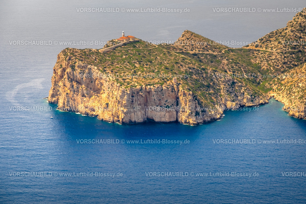 Mallorca230600530N | Luftbild, Sa Dragonera, Dracheninsel mit Far de Llebeig (Leuchtturm) und Torre de Albercutx (Wachturm), Andratx, Balearen, Mallorca, Balearische Inseln, Spanien
