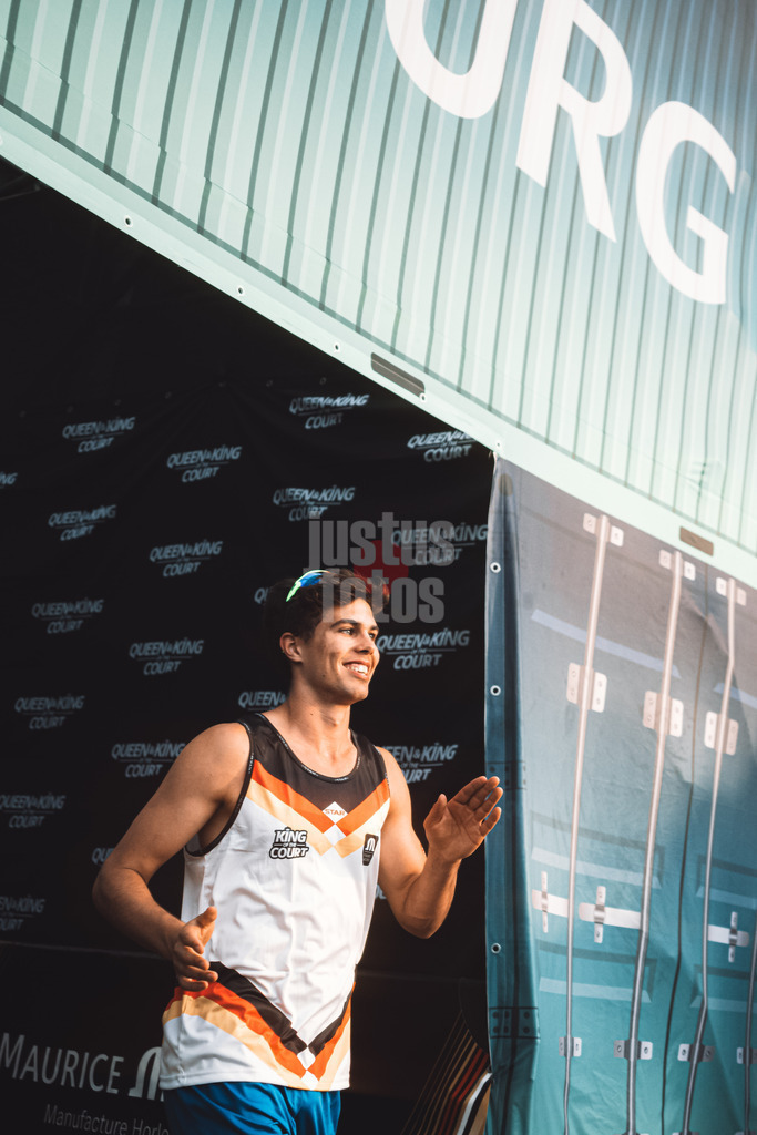Beachvolleyball | Männer | Queen and King of the Court | Hamburg | 31.05.2024 | Lui Wüst beim Einlauf in die Arena