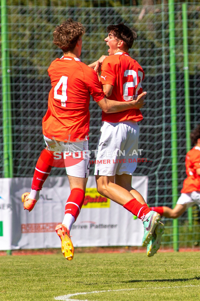 Fußball Halbfinale | Jan Karner (U15 Österreich #4) Elias Mitterbauer (U15 Österreich #22) Fußball Halbfinale, Irland U15 - Österreich U15 am 29.04.2024 in Arnoldstein (Sportplatz), Austria, (Photo by Ernst Krawagner sport-fan.at) - Realisiert mit Pictrs.com