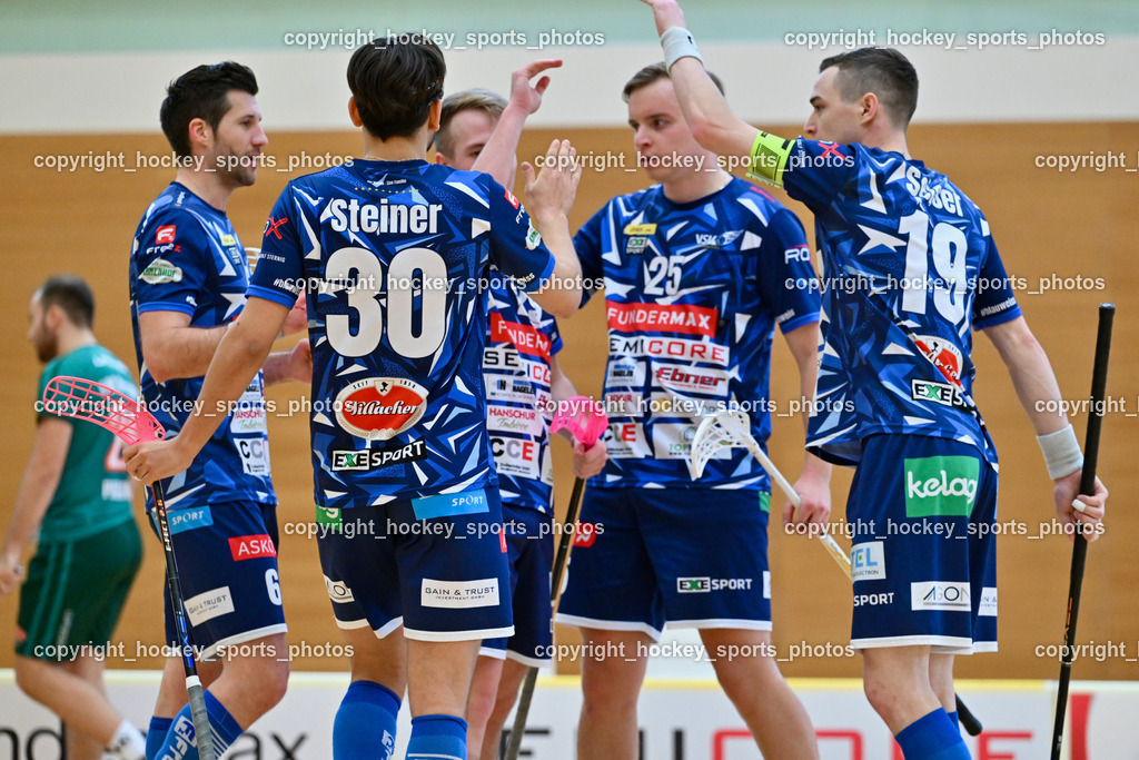 VSV Unihockey vs. FBC Dragons | Jubel VSV Unihockey Mannschaft, #6 Timo Schmid VSV Unihockey, #30 Christoph Steiner VSV Unihockey, #25 Jan Blazic VSV Unihockey, #19 Philipp Seiser VSV Unihockey, VSV Unihockey vs. FBC Dragons, VSV Unihockey vs. FBC Dragons am 22.12.2024 in Villach (Ballspielhalle St. Martin), Austria, (Photo by Bernd Stefan)