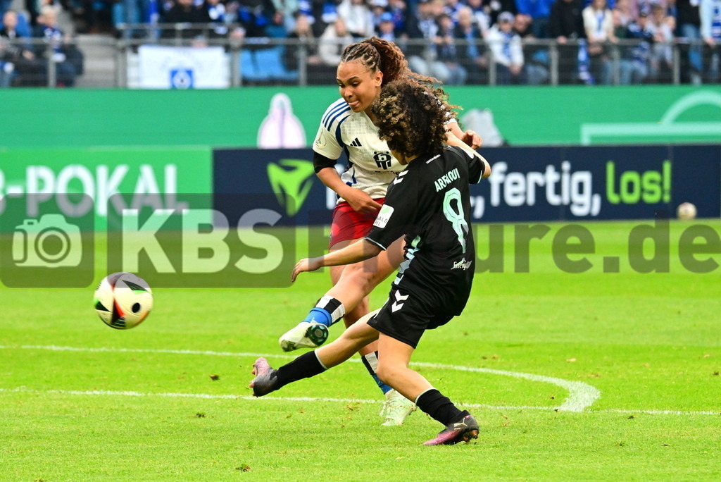 KBS Picture_HSV-Bremen_Frauen_010 | v.v. Arfaoui Amira (Werder Bremen Frauen) , Baum Lisa (HSV Frauen) ,Sportplatz :  Volksparkstadion, - Realisiert mit Pictrs.com