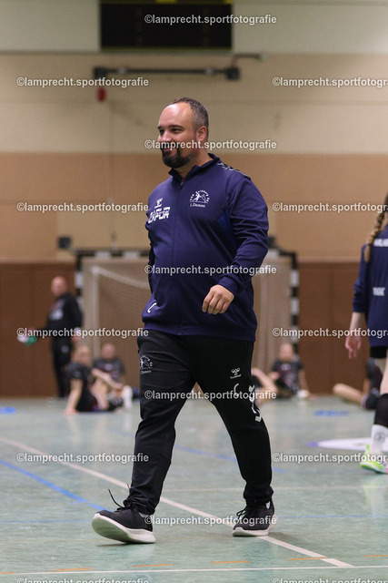 Handball I Juniorinnen I Saison 2026-2027 I Oberliga Schleswig-Holstein I 3. Spieltag I HSG Kalkberg 06 - TSV Bargteheide 028 | Benjamin Busch (Trainer, HSG Kalkberg 06) - Realisiert mit Pictrs.com