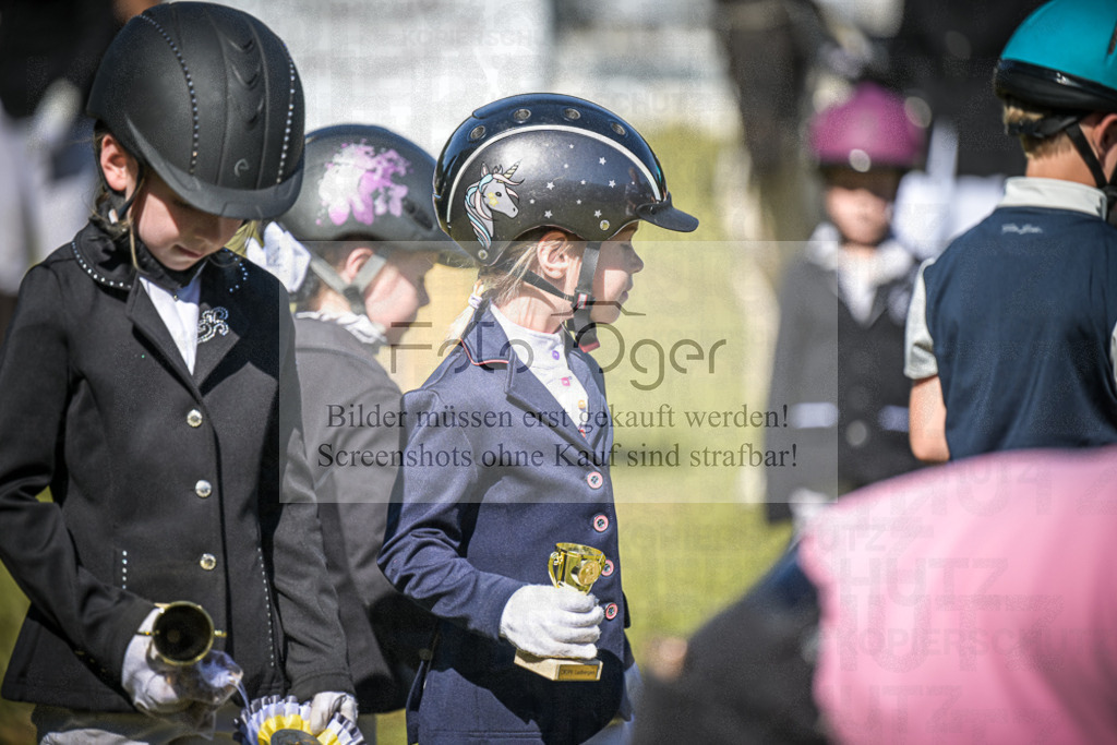 DOS_0533 | Entdecke hochwertige Reitturnierfotos von Foto Oger. Professionell, emotional und authentisch – jetzt Lieblingsmomente im Shop bestellen.Deutschlandweite Turnierfotografie. - Realisiert mit Pictrs.com