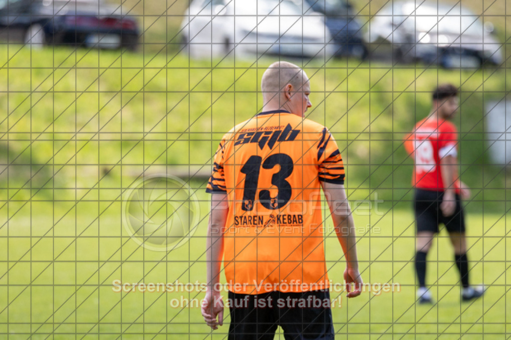 20250518_150401_0040 | #,TV Birenbach (rot) vs. SGM Jebenhausen/Bezgenriet II (organge), Fussball, Kreisliga B8 - Bezirk Neckar/Fils, 27. Spieltag, Saison 2024/2025, Rasenplatz, Sportplatz Birenbach, Turnhallenweg 8, 73102 Birenbach, 18.05.2025 - 15:00 Uhr,Foto: PhotoPeet-Sportfotografie/Peter Harich