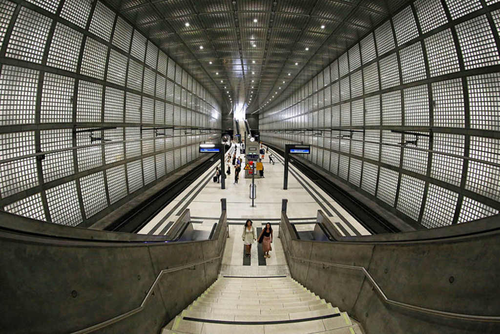 City-Tunnel Leipzig - Station Wilhelm-Leuschner-Platz | Entdecke über 20 Kategorien Leipzig-Motive: Foto-Downloads, hochwertige Poster, Leinwand- & Fine-Art-Prints. Jetzt Lieblingsfoto im Bildlexikon Leipzig Shop bestellen!