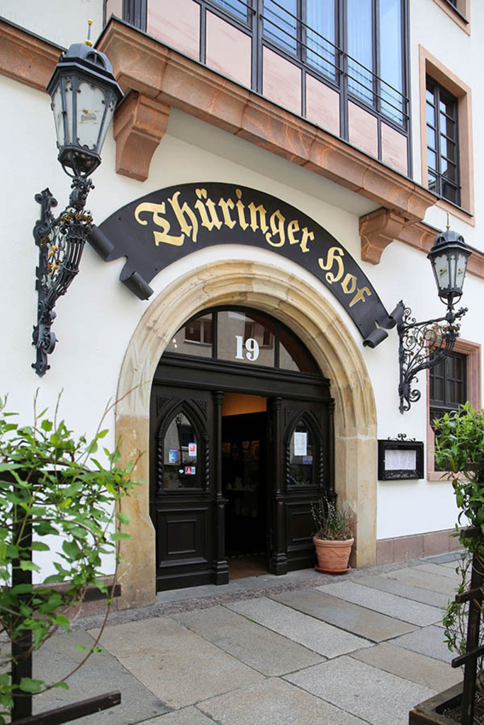 Foto: Leipzig - Thüringer Hof | Das Team hinter BILDLEXIKON LEIPZIG bündelt historische wie aktuelle Informationen über die Stadt Leipzig in Text und Bild auf einer Plattform und stellt diese der interessierten Öffentlichkeit zur Verfügung.