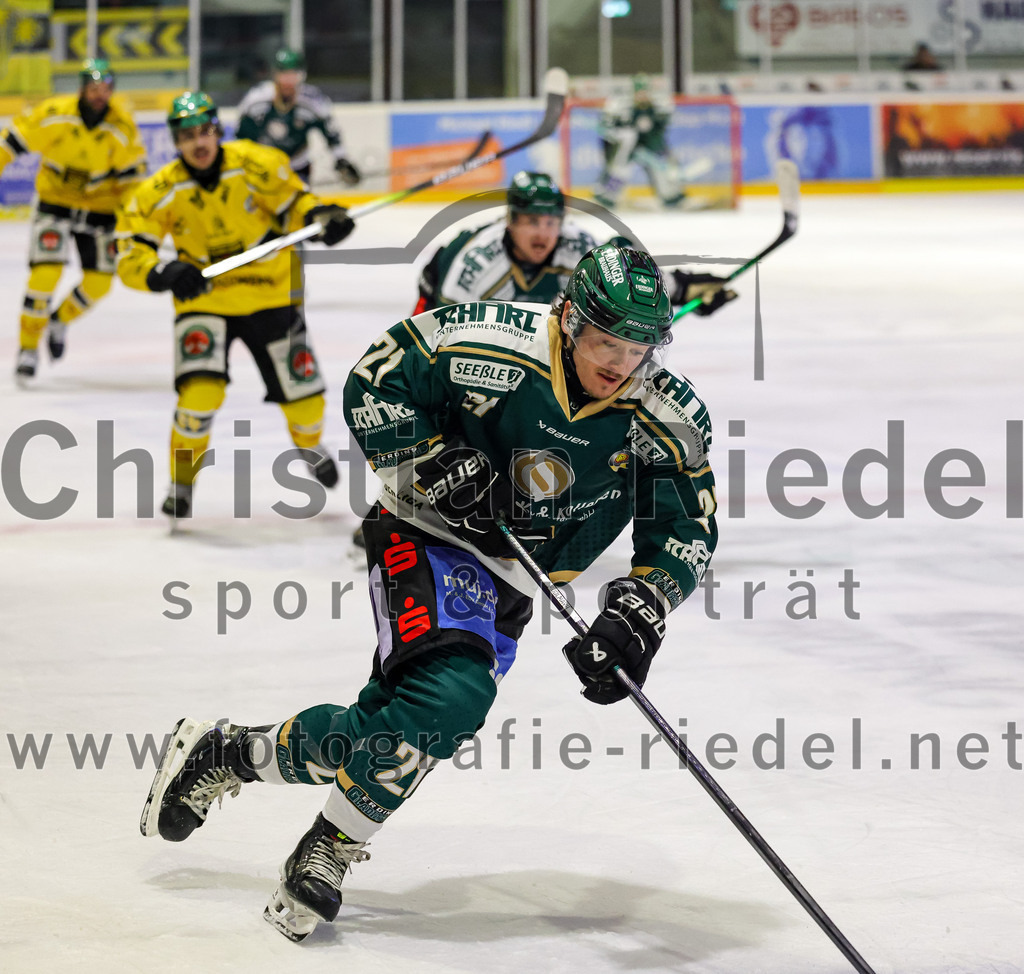 2025-12-19_112_TSV_Erding_gegen_Toelzer_Loewen | Erding, Deutschland, 19.12.2025:Eishockey, Oberliga Süd 2025 / 2026, 27. Spieltag, TSV Erding gegen Tölzer Löwen, Endergebnis: 2:5Erik Modlmayr (Erding Gladiators, #21)Foto: Christian Riedel / fotografie-riedel.net