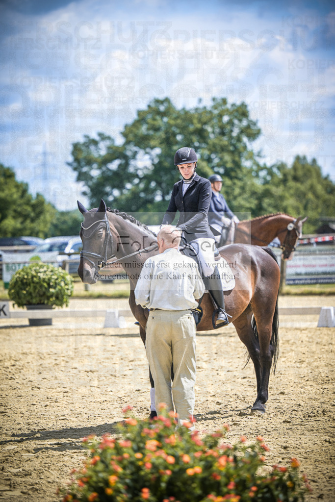 DOS_5582 | Entdecke hochwertige Reitturnierfotos von Foto Oger. Professionell, emotional und authentisch – jetzt Lieblingsmomente im Shop bestellen.Deutschlandweite Turnierfotografie. - Realisiert mit Pictrs.com