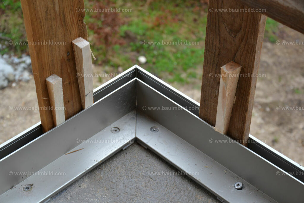 bib-lg24-metallbau-0006 | Nach LV-Leistungsgruppen sortierte Detailfotos über den Bau eines Hauses. Alle Hausbau-Bilder direkt vom Urheber und Autor der Website Haus-Selber-Bauen.com