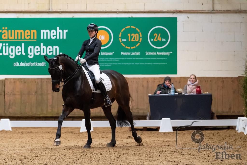 Dressurprüfung Kl.S* RC Helle | Lena Sophie Osterloh (RURV Rastede) mit dem Pferd Bourani R ;Dressurprüfung Kl.S* RC Helle am 15.04.2023 in Gristede (Reithalle RC Helle), Deutschland, Photo: Philip Eiben 2023 - Realisiert mit Pictrs.com