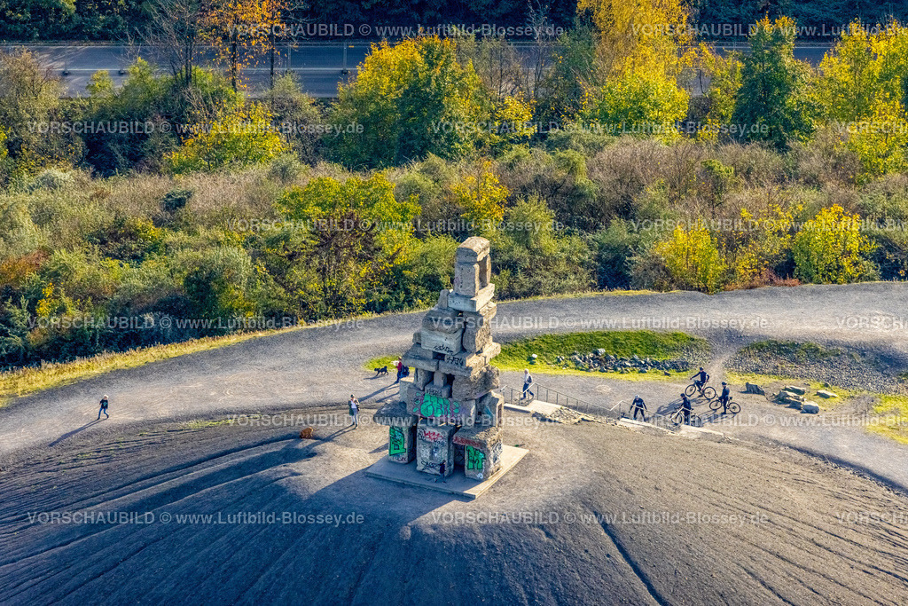 Gelsenkirchen221102028suedlich | Luftbild, Halde Rheinelbe mit Himmelstreppe Skulptur, Ückendorf, Gelsenkirchen, Ruhrgebiet, Nordrhein-Westfalen, Deutschland