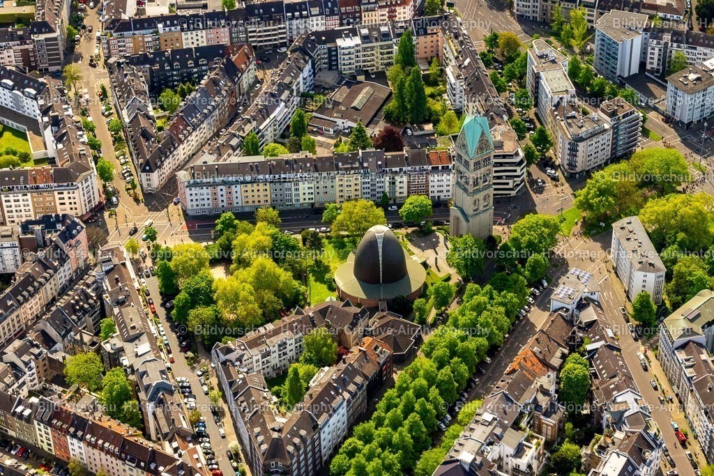 Luftbild Düsseldorf-2191 | Luftbildfotografie Modernes Kirchengebäude und historischer Turm der Rochuskirche in Düsseldorf im Bundesland Nordrhein-Westfalen - Realisiert mit Pictrs.com