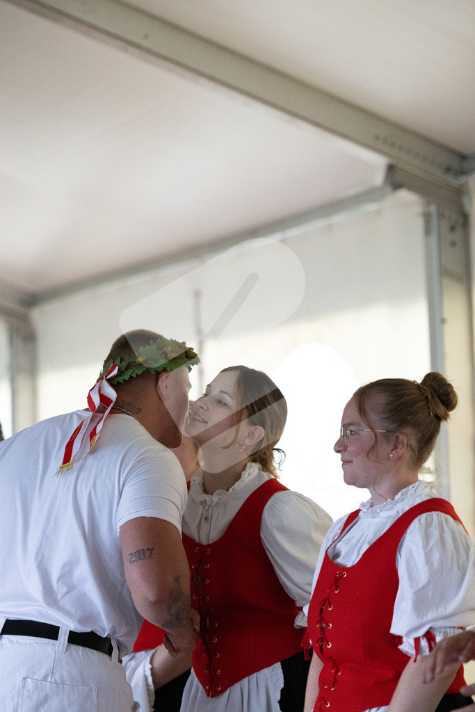 Rigi2025_3207 | Die Schwinger des Schwyzer Kantonalen Schwingerverbandes: Fotos, die Dynamik und Leidenschaft festhalten, sowie emotionale Momente aus dem traditionellen Schwingsport zeigen. - Realisiert mit Pictrs.com