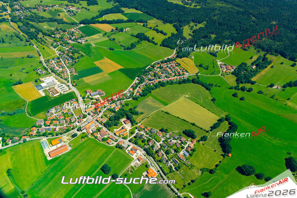Aktuelles Luftbild von Vorderfischen Pähl - Die Luftaufnahme wurde 2022 mittels UL-Flugzeug erstellt ( keine Drohne ) - hochauflösende Kamera-Systeme von  Canon -Beste Qualität - Für grossformatige Ausdrucke geeignet. Die Geschenkidee !