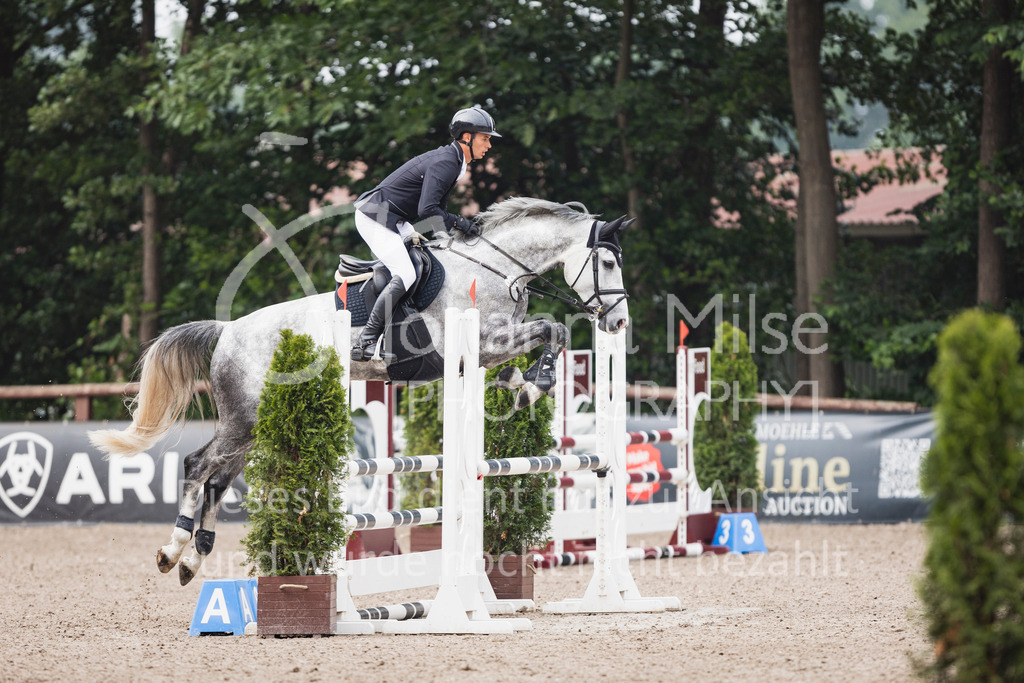 250610_Mühlen_SprPf-A2-228 | Deine schönsten Turniermomente als professionelle Fotos! Entdecke hochwertige Pferdesport-Fotografie im Online-Shop. Jetzt Fotos finden & bestellen!