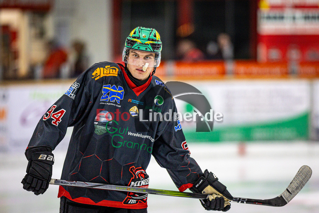 Peißenberg MINERS gegen EHC Klostersee | Eishockey Bayernliga 2025/26 Vorrunde 12. Spieltag, Peißenberg MINERS gegen EHC Klostersee, 20251116,Korbinian HOPPER (MINERS 94) Portrait, Freisteller,2025-11-16 in Peißenberg (flatbuy Arena Peißenberg), Korbinian HOPPER (MINERS 94)Copyright: WolfgangxLindner www.foto-lindner.de