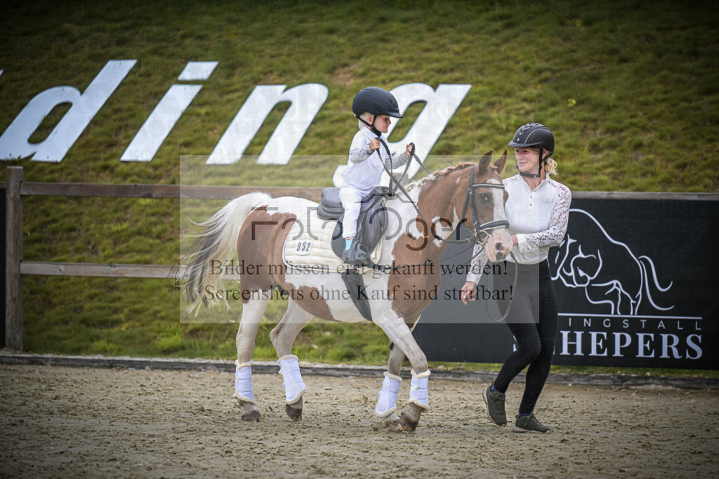 DOS_0312 | Entdecke hochwertige Reitturnierfotos von Foto Oger. Professionell, emotional und authentisch – jetzt Lieblingsmomente im Shop bestellen.Deutschlandweite Turnierfotografie. - Realisiert mit Pictrs.com