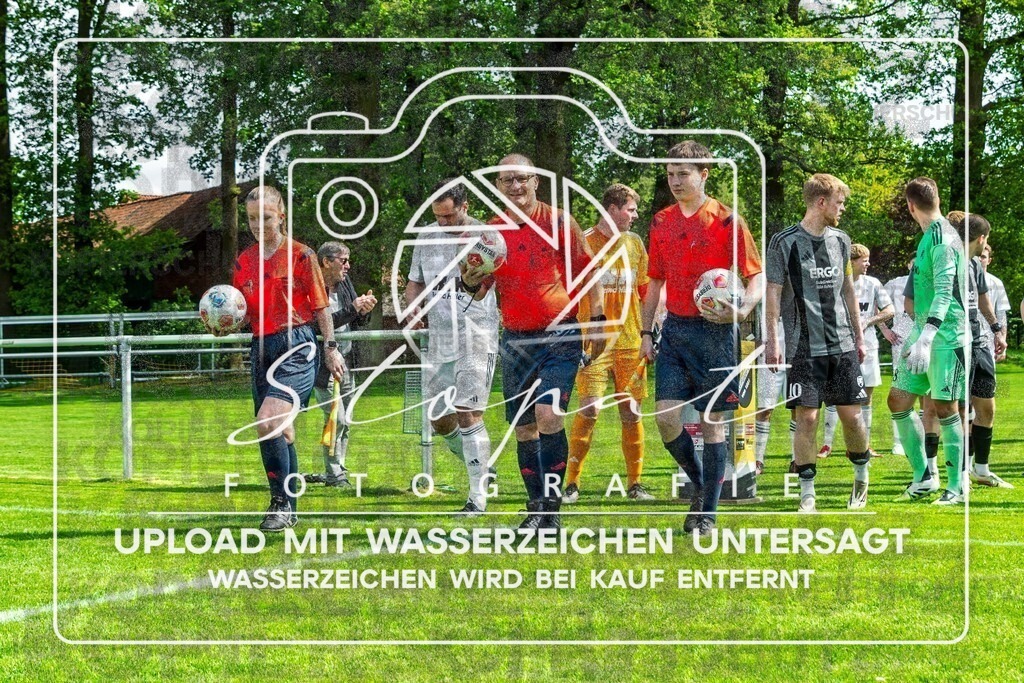 Kreisliga Herren HK - FG Fulde-Stellichte vs. Germania Walsrode | Gerrit Ludwig (Schiedsrichter), Katharina Thiemann (Schiedsrichterassistentin), Johann Schindler (Schiedsrichterassistent); Kreisliga Herren HK - FG Fulde-Stellichte vs. Germania Walsrode am 10.05.26 in Fulder Zentralstadion, Fulde - Realisiert mit Pictrs.com