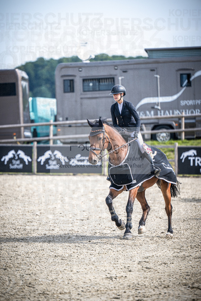 DOS_8665 | Entdecke hochwertige Reitturnierfotos von Foto Oger. Professionell, emotional und authentisch – jetzt Lieblingsmomente im Shop bestellen.Deutschlandweite Turnierfotografie. - Realisiert mit Pictrs.com