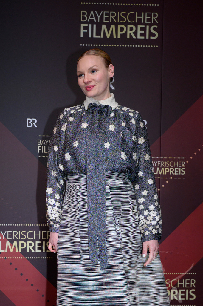 _DWI5280 | Rosalie Thomass bei der Verleihung des 47. Bayerischen Filmpreises 2026  im Prinzregententheater. München, Deutschland. Der Bayerische Filmpreis wird seit 1979 von der Bayerischen Staatsregierung verliehen, um die Bedeutung des Kinofilms als Kulturgut herauszustellen - Realisiert mit Pictrs.com