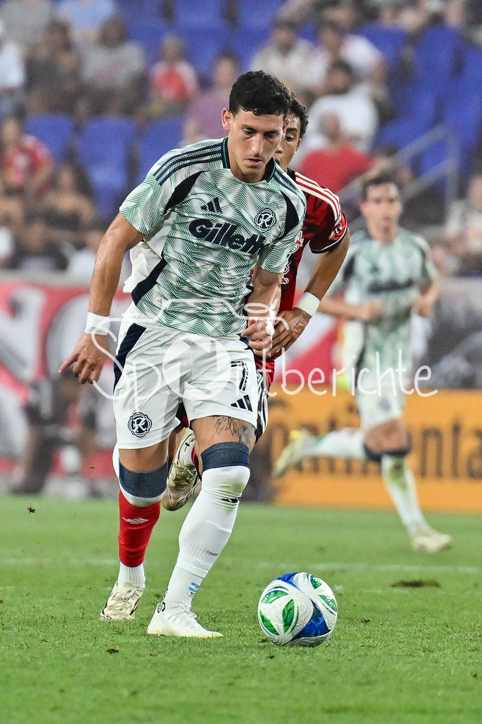 New York Red Bulls - New England Revolution | am Ball Tomas CHANCALAY (New England 7) / Einzelfoto / Freisteller / Major League Soccer: New York Red Bulls - New England Revolution, Red Bull Arena am 16.07.2025